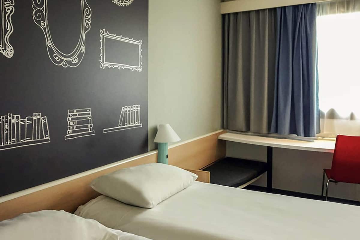 標準雙床房, 2 張單人床 | 高級寢具、記憶床墊、客房內保險箱、書桌