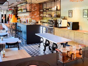Daily buffet breakfast (PLN 50 per person)