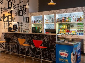 Bar (trong khuôn viên)