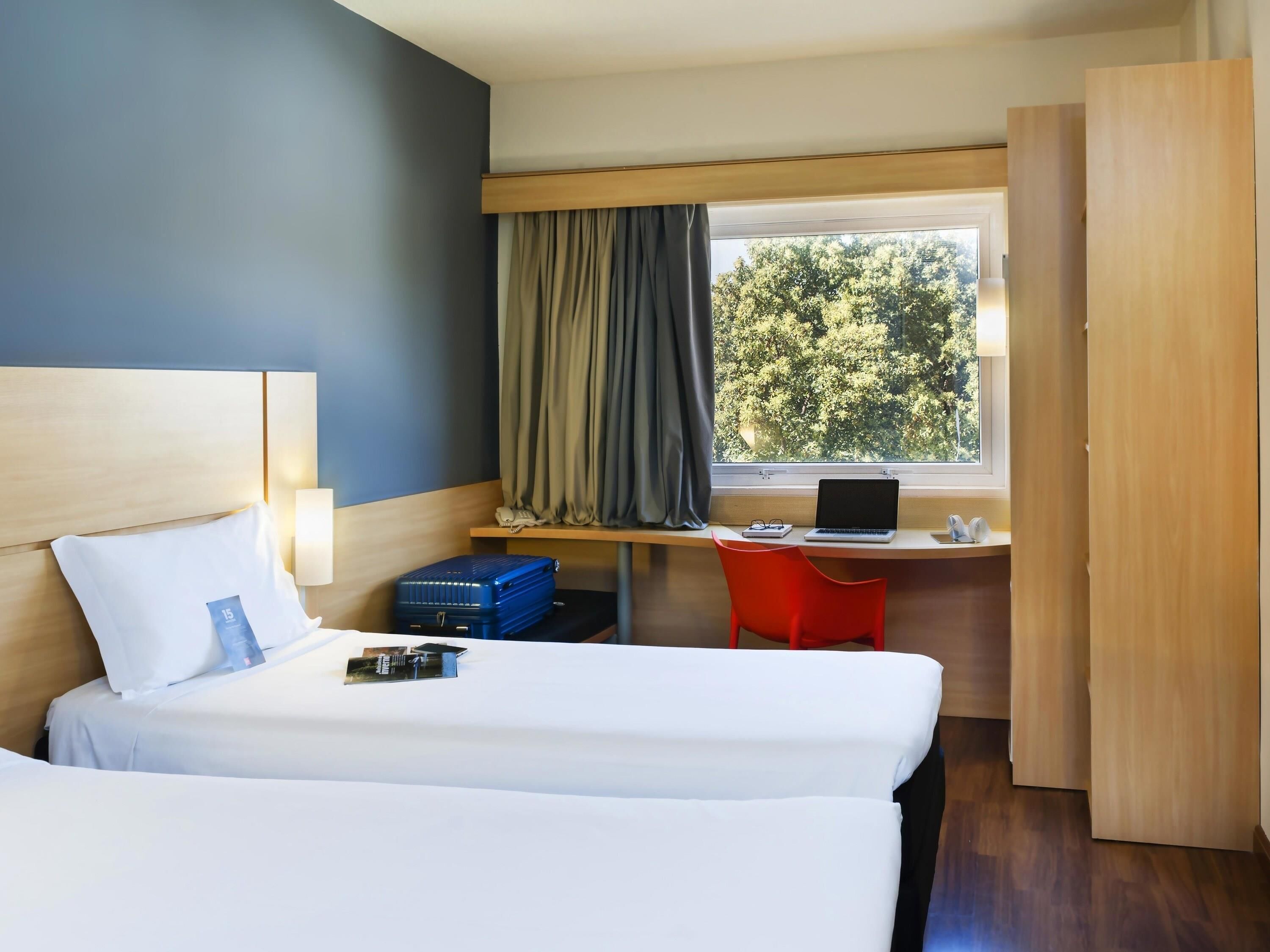 Standard Apartment, 2 Single Beds | Minibar, desk, free WiFi, bed sheets