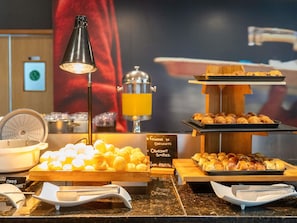 Daily continental breakfast (BRL 49 per person)