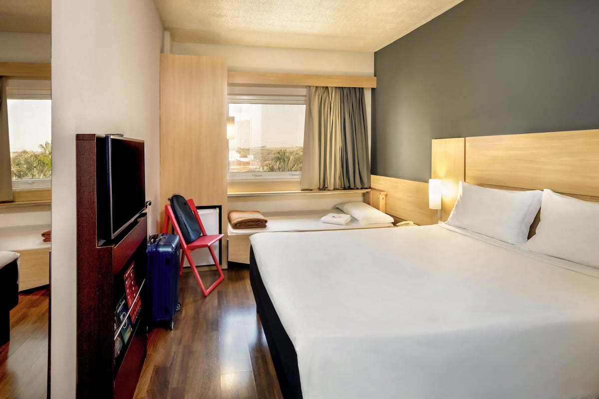Minibar, desk, free WiFi, bed sheets