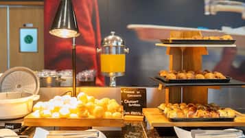 Daily continental breakfast (BRL 49 per person)