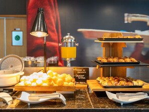 Daily continental breakfast (BRL 49 per person)