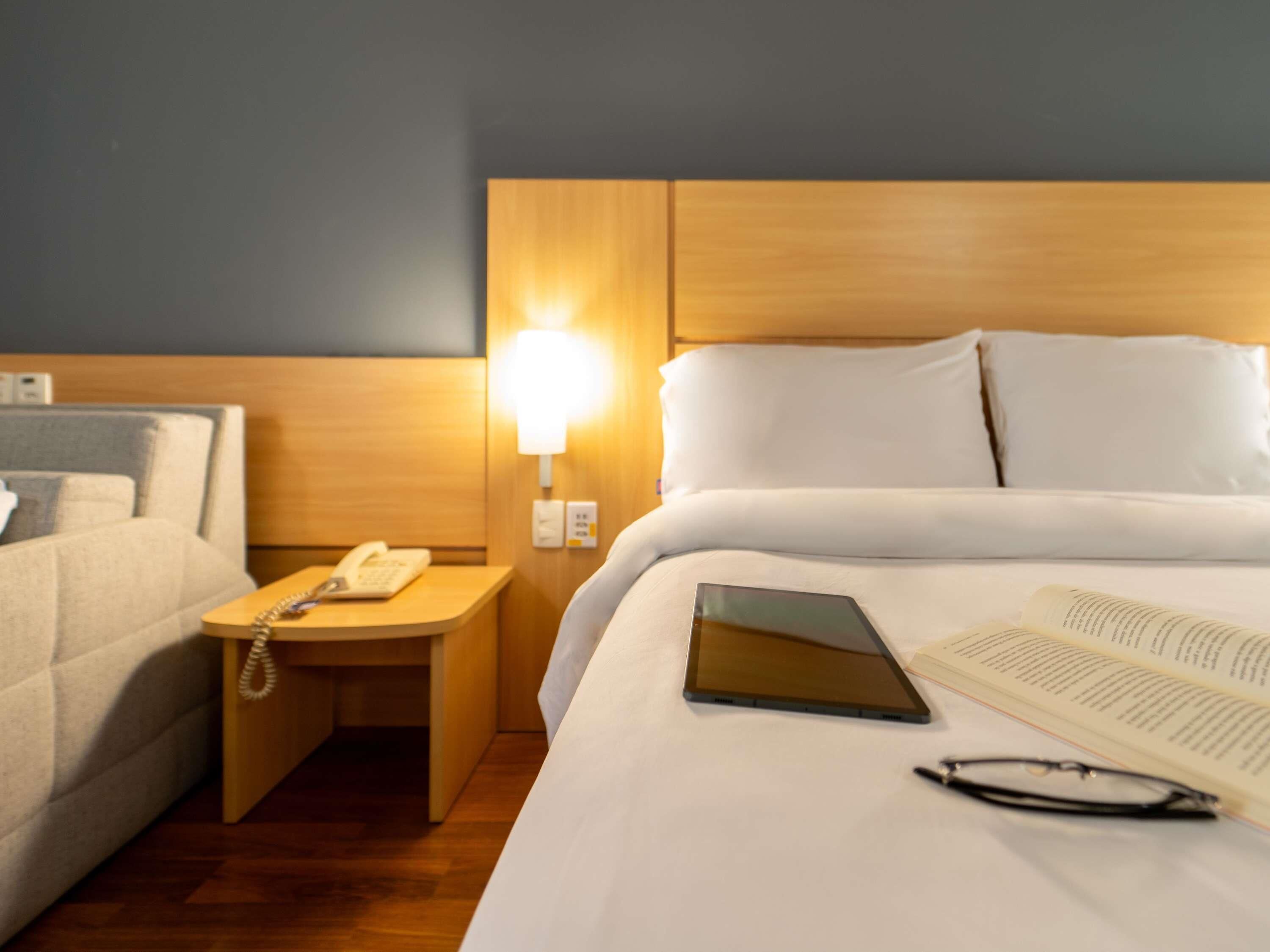 Quarto standard, 1 cama de casal e sofá-cama | Frigobar, escrivaninha, Wi-Fi de cortesia, roupa de cama