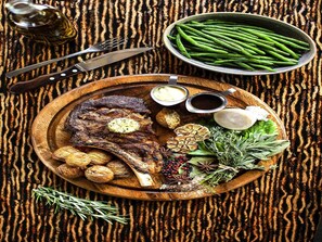 Breakfast, lunch and dinner served - ibis Wellington (Wellington)