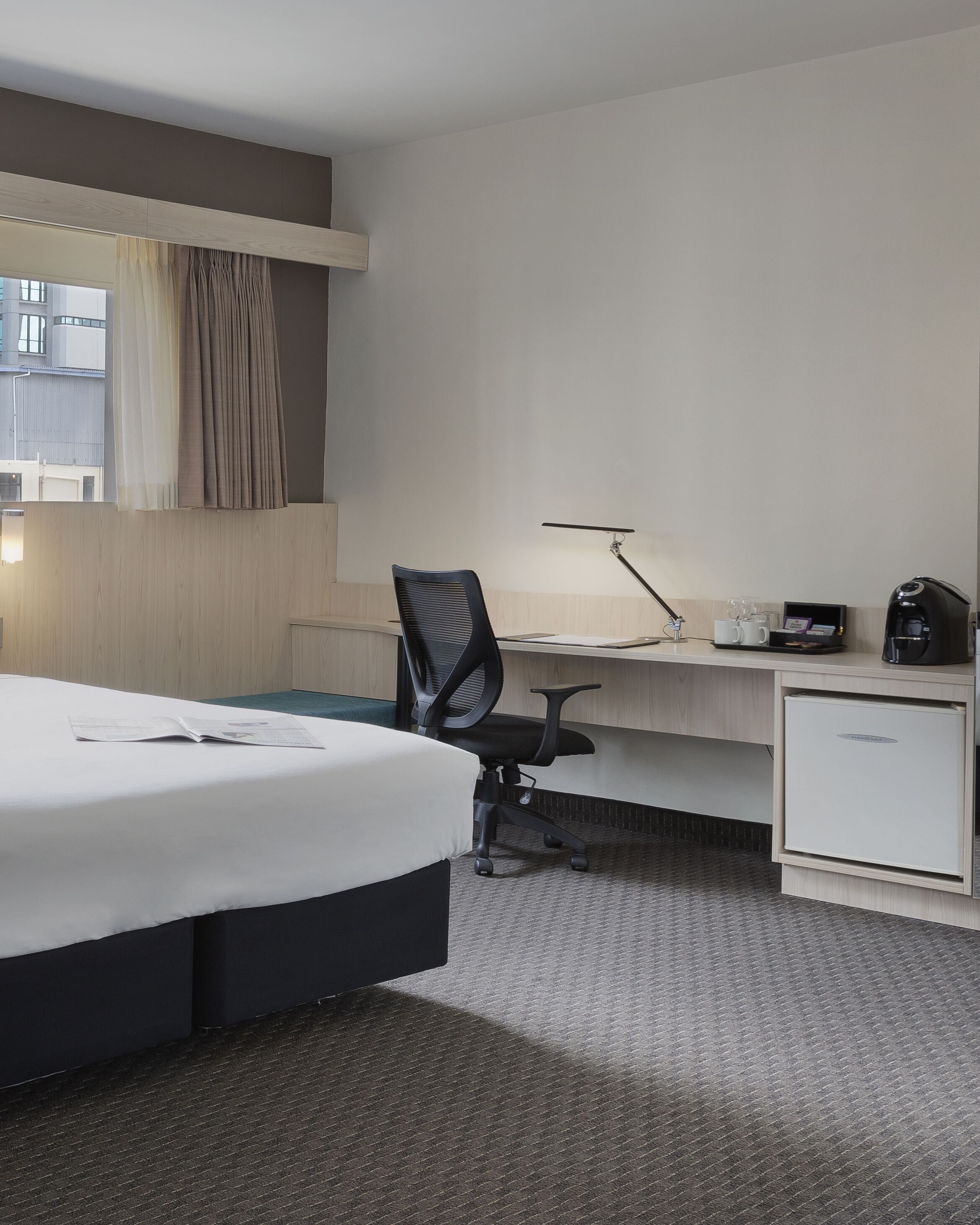 business room, 1 king bed (ibusiness) | desk, iron/ironing board, free cots/infant beds, travel cot