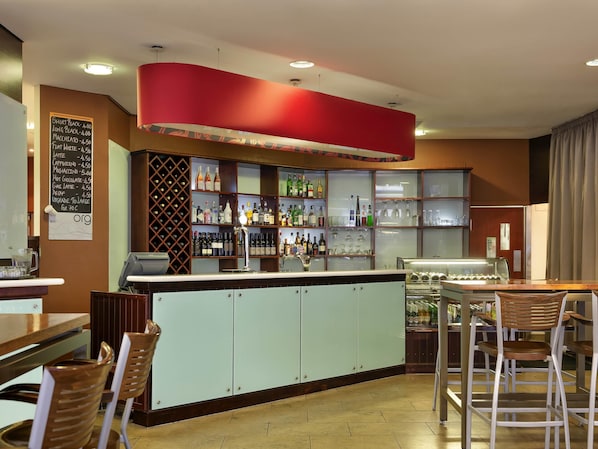 Bar (on property) - ibis Wellington (Wellington)