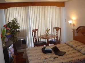 Studio | Cribs/infant beds, WiFi