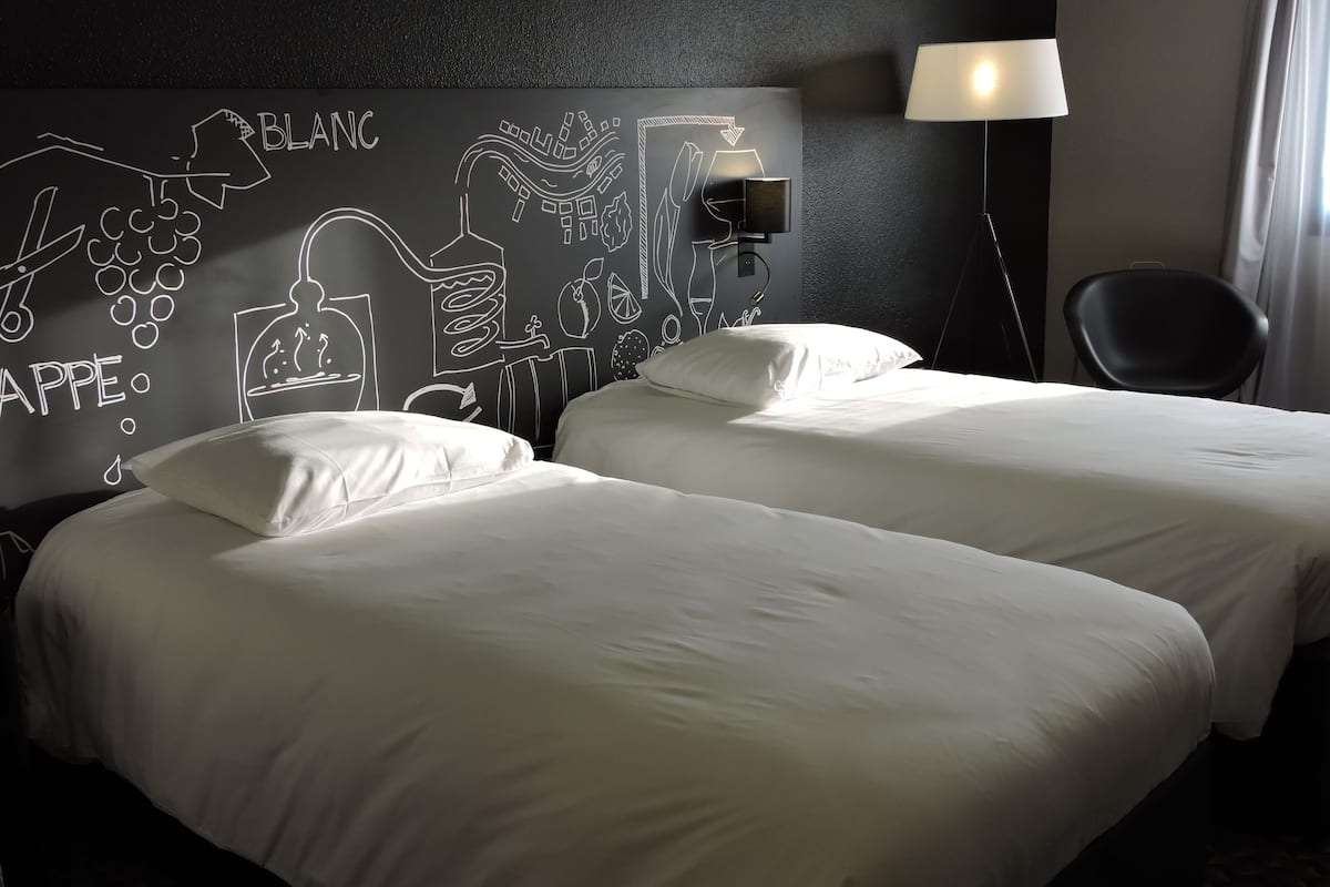 standard twin room, 2 single beds | pillow-top beds, soundproofing, iron/ironing board