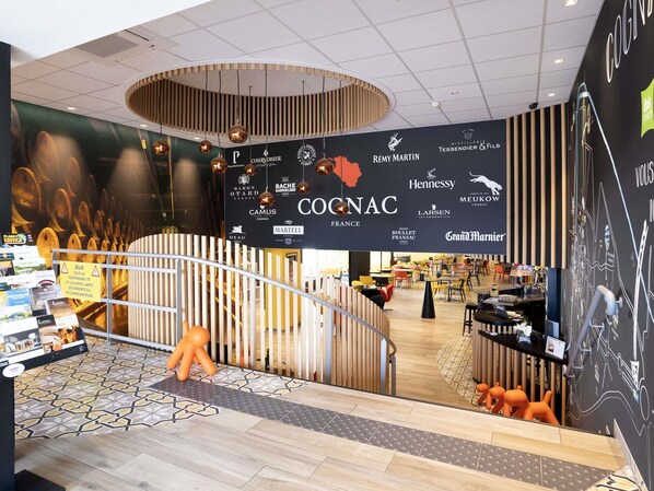 Bar (on property) - Ibis Styles Cognac (Chateaubernard)