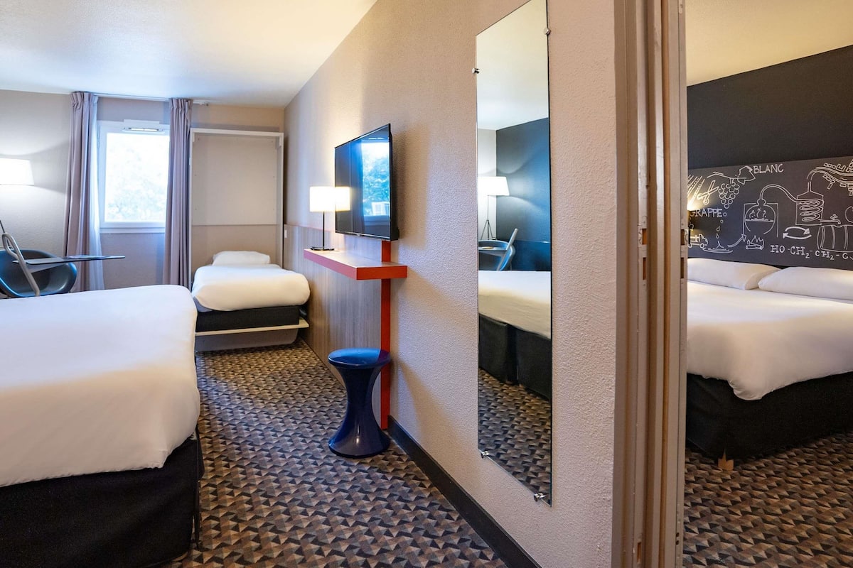 Superior Room, 2 Double Beds, Connecting Rooms | Pillowtop beds, soundproofing, iron/ironing board