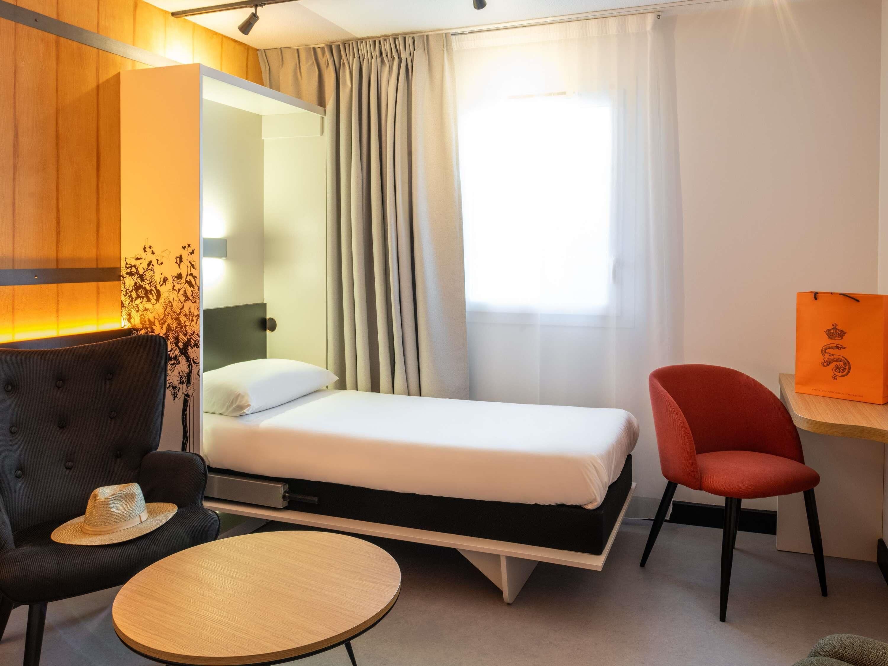 Pillowtop beds, soundproofing, iron/ironing board