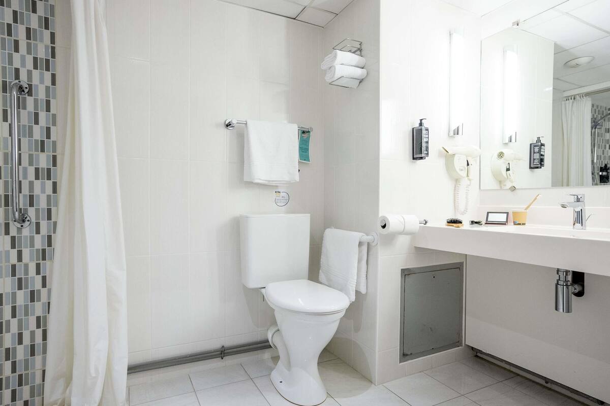 Chambre Standard avec lits jumeaux, 2 lits une place | Surmatelas, chambres insonorisées, fer et planche à repasser