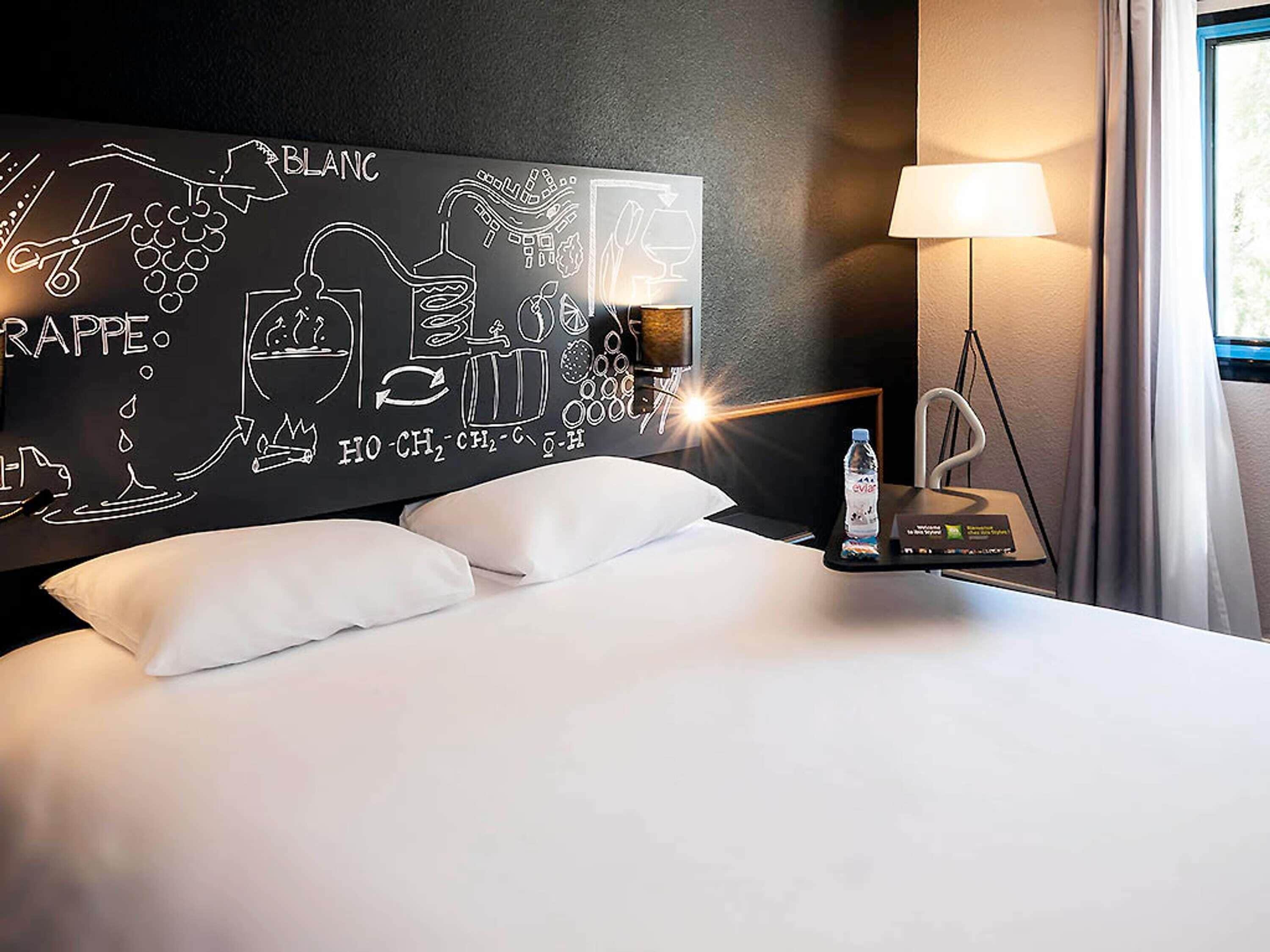 Habitación estándar doble, 1 cama doble | Colchones con acolchado adicional y sistema de insonorización