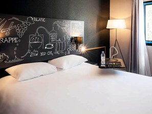 Doppia Standard, 1 letto matrimoniale | Materassi a doppio strato, insonorizzazione, ferro/asse da stiro