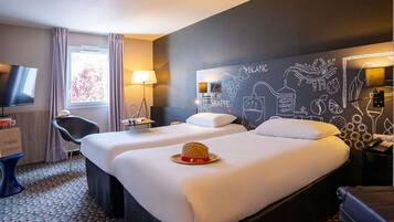 Standaard Twin kamer, 2 eenpersoonsbedden | Pillowtop-bedden, geluiddichte muren, een strijkplank/strijkijzer