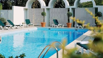 Seasonal outdoor pool, sun loungers