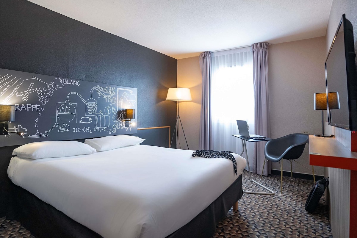 Pillow-top beds, soundproofing, iron/ironing board