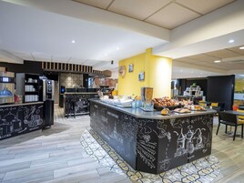 Daily buffet breakfast (EUR 11 per person)