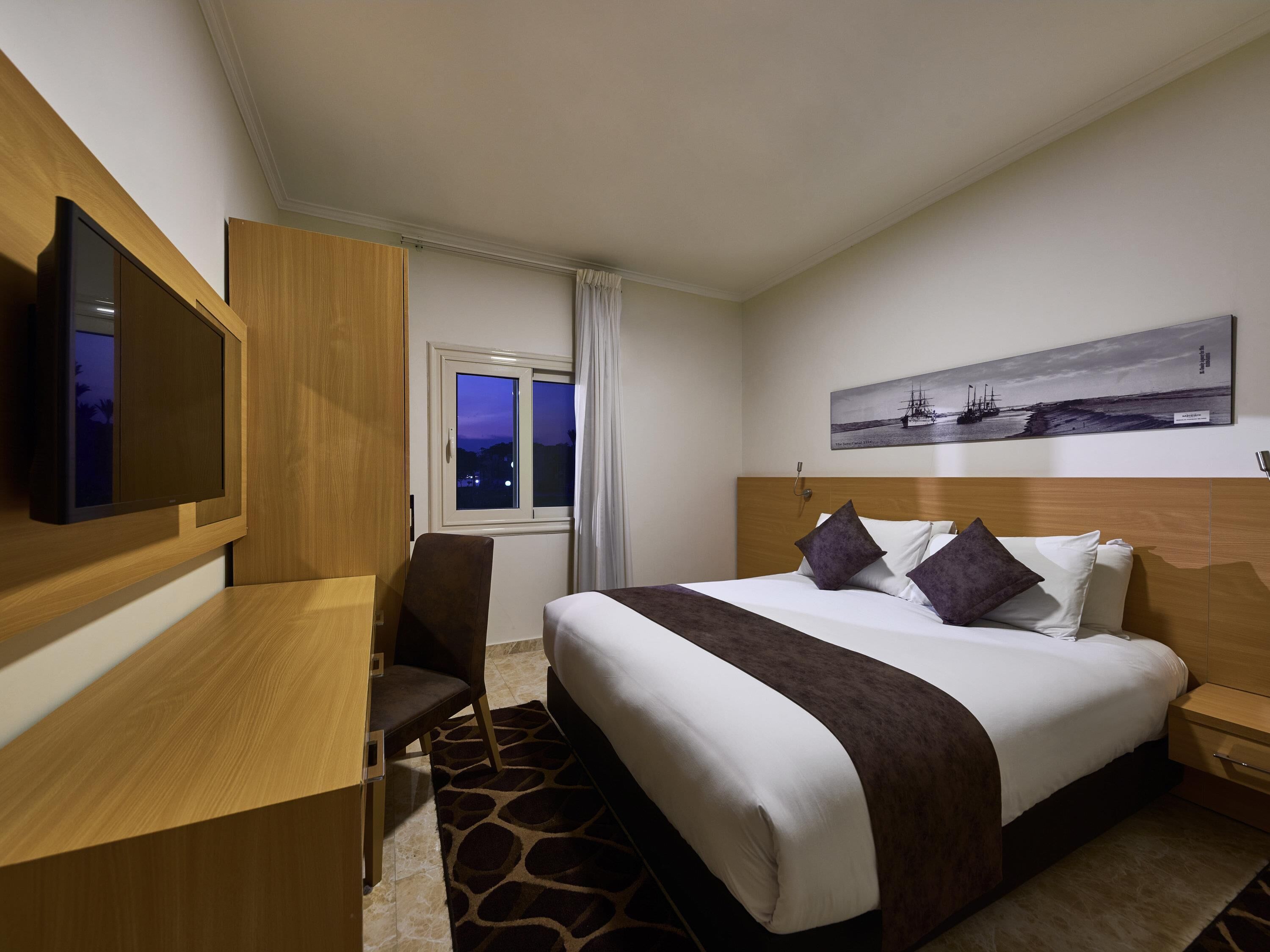 Minibar, in-room safe, individually decorated, individually furnished