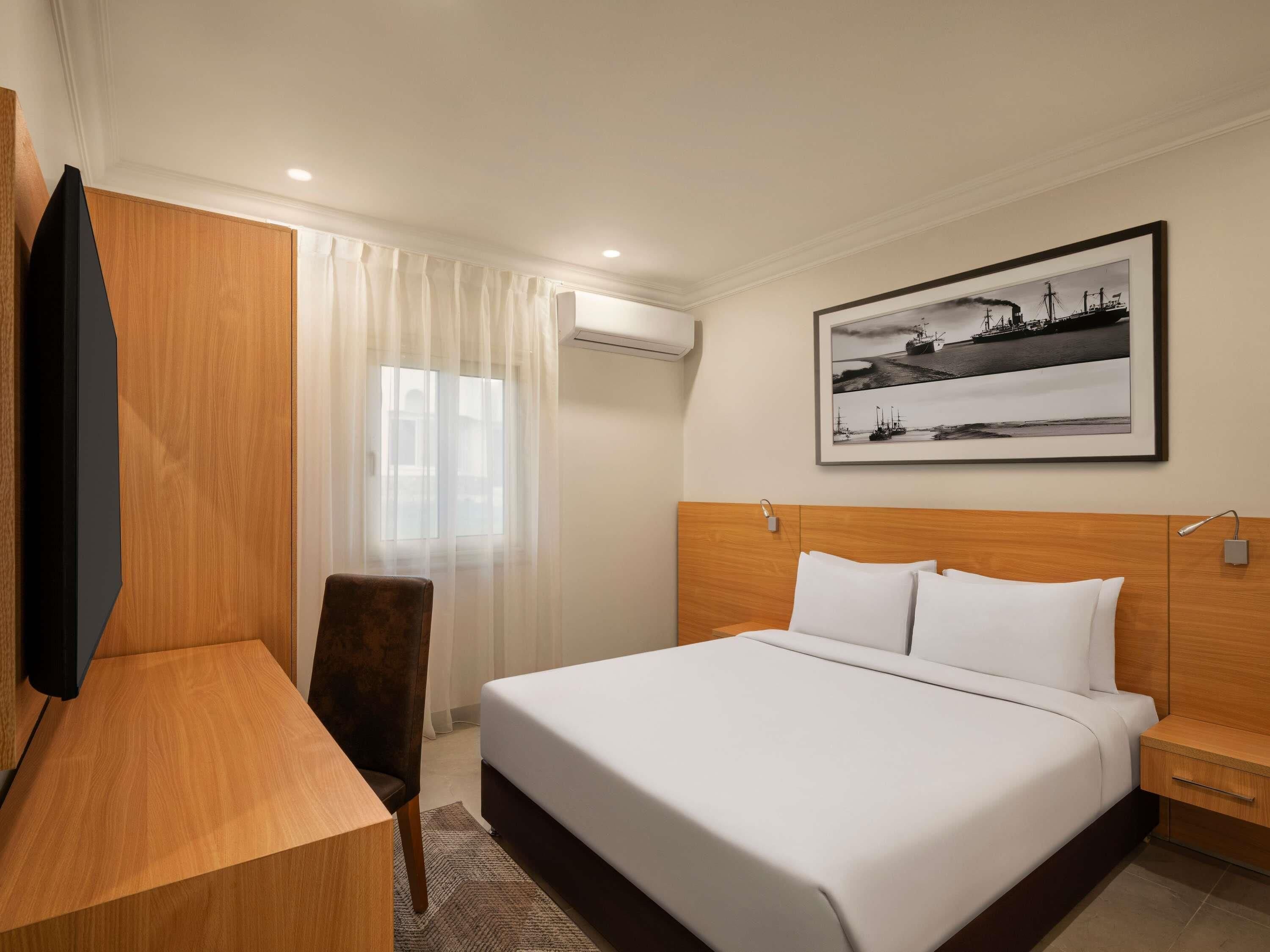 Minibar, coffres-forts dans les chambres, décoration personnalisée