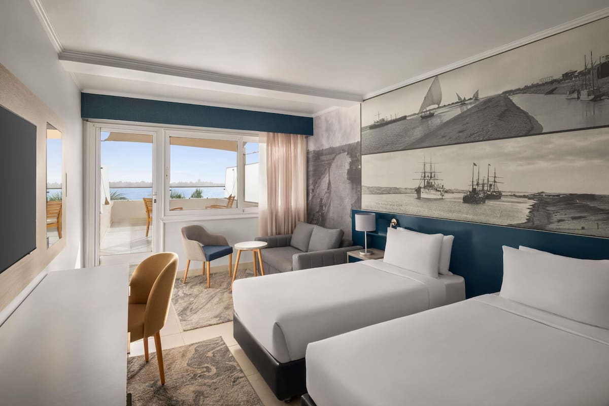 Privilege, Zimmer, 2 Einzelbetten, Balkon, Seeblick | Minibar, Zimmersafe, individuell dekoriert, individuell eingerichtet