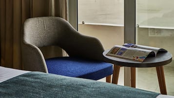Privilege, Kahden hengen huone, 1 parisänky, parveke, järvinäköala | Minibaari, tallelokero huoneessa, yksilöllisesti sisustettu