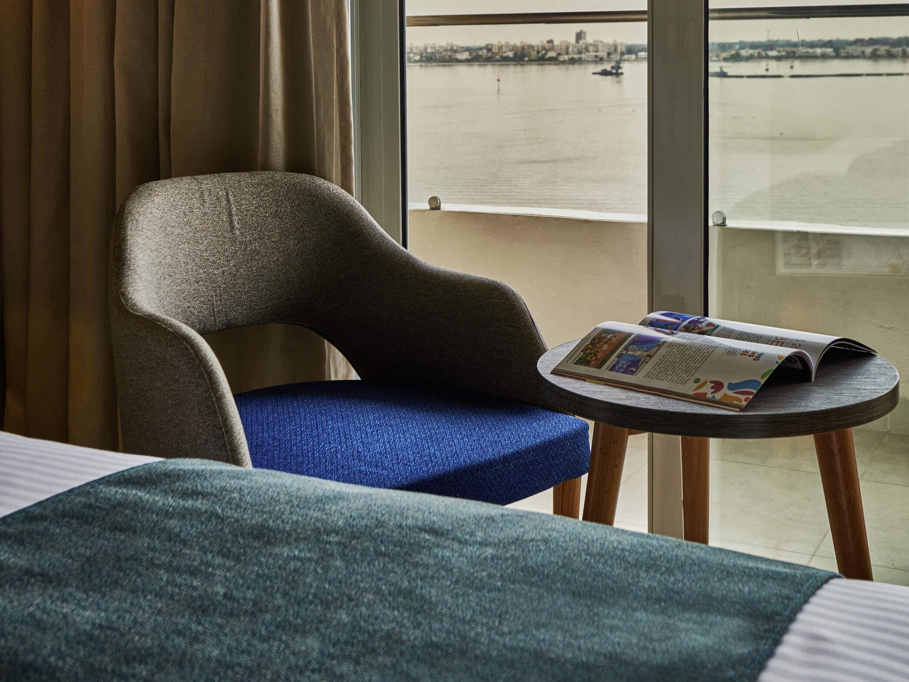 Privilege, Kahden hengen huone, 1 parisänky, parveke, järvinäköala | Minibaari, tallelokero huoneessa, yksilöllisesti sisustettu