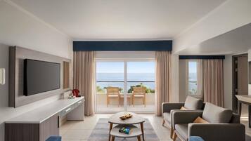 Junior-sviitti, 1 suuri parisänky, järvinäköala | Minibaari, tallelokero huoneessa, yksilöllisesti sisustettu