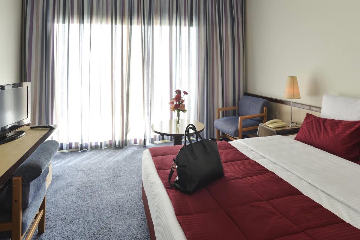 Minibar, coffres-forts dans les chambres, décoration personnalisée