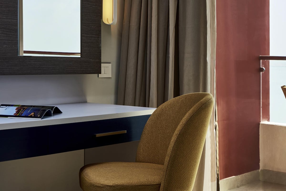 Chambre Double Supérieure, 1 lit double, balcon, vue jardin | Minibar, coffres-forts dans les chambres, décoration personnalisée