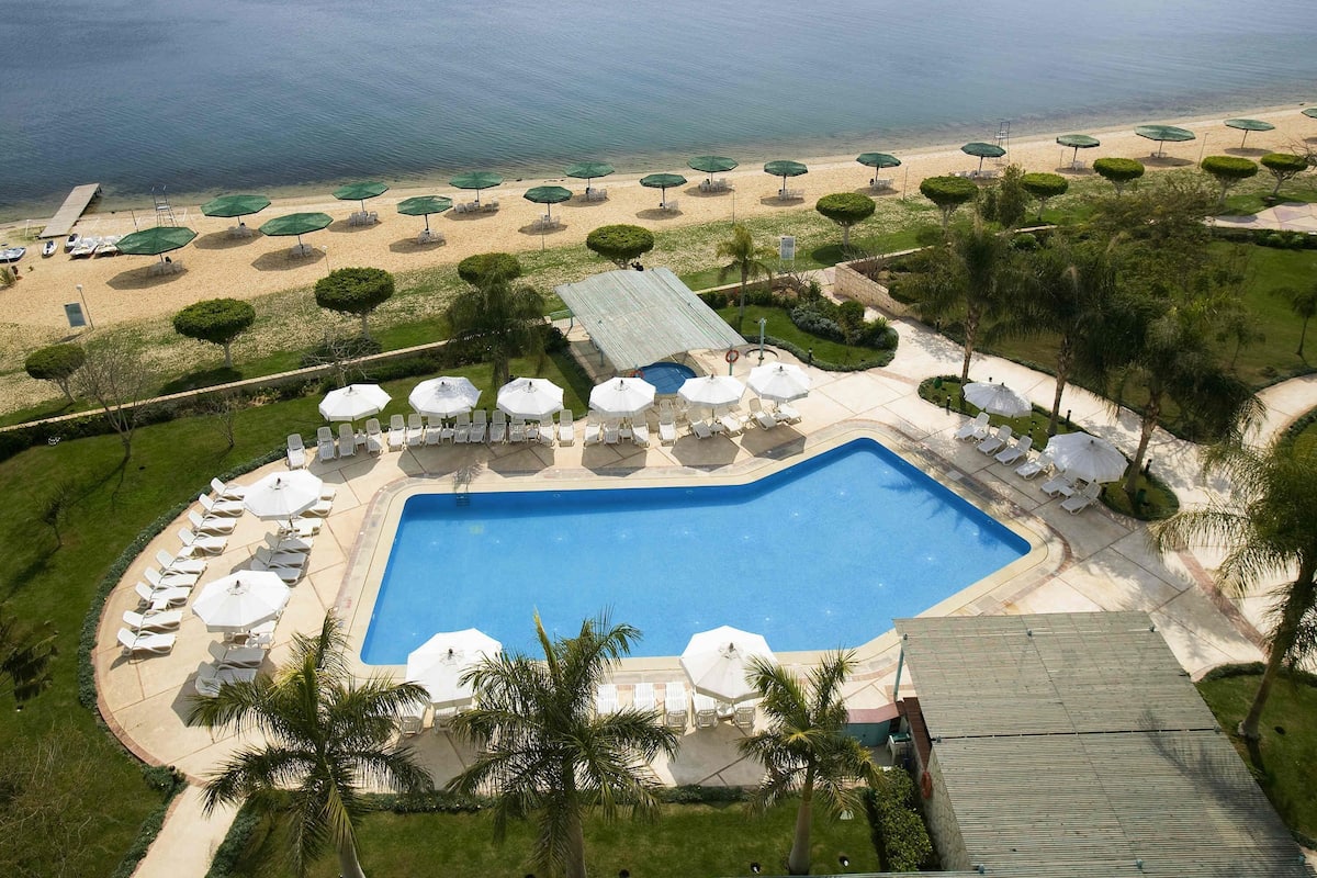 Minibar, coffres-forts dans les chambres, décoration personnalisée