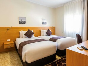 Minibar, in-room safe, individually decorated, individually furnished - Mercure Ismailia Forsan Island Hotel (Ismailia)