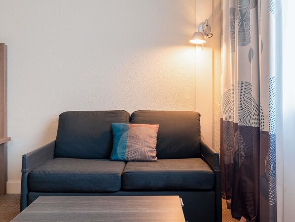 Superior Room, 1 Double Bed with Sofa bed | Premium bedding, in-room safe, desk, laptop workspace