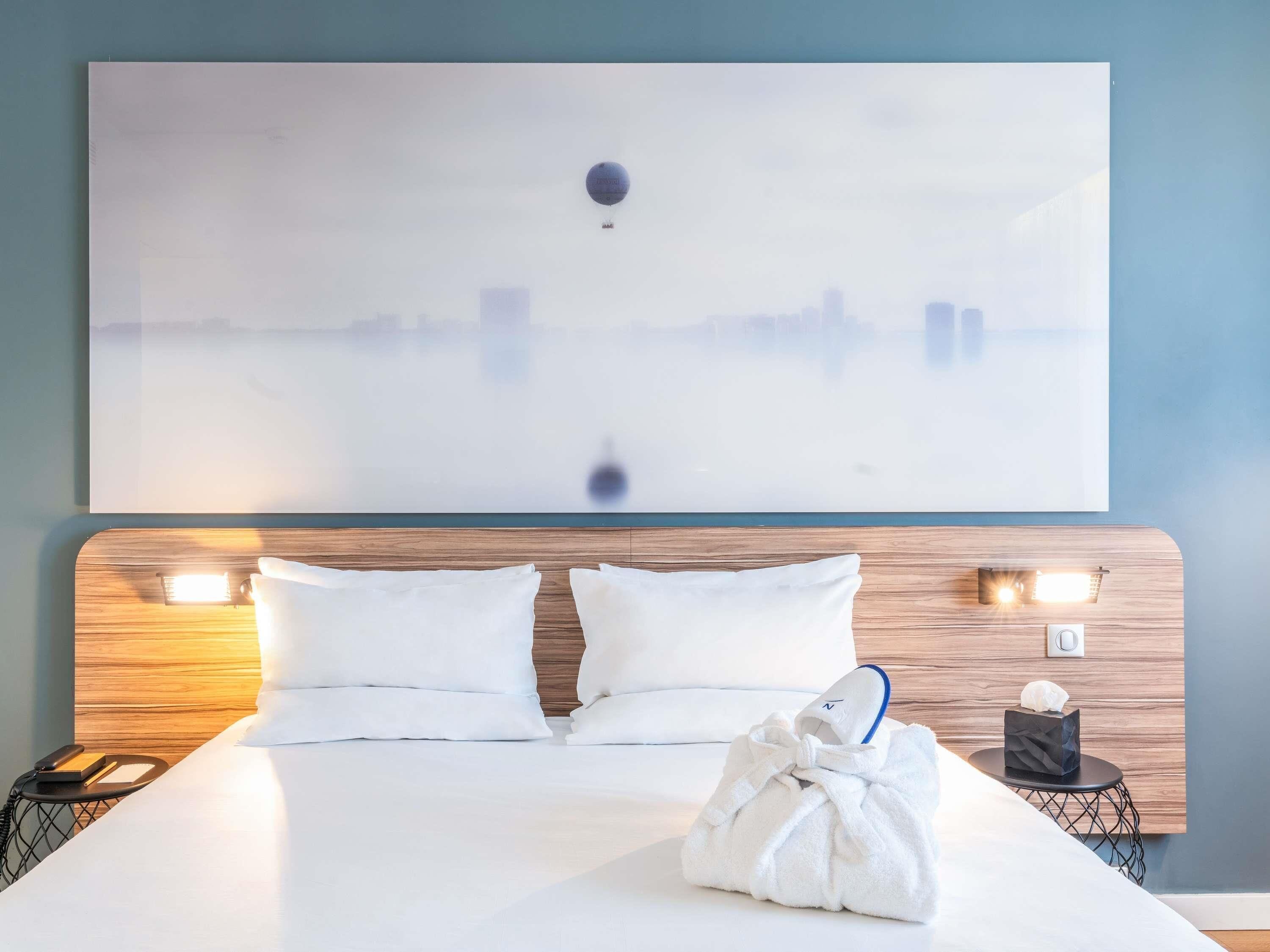 Ropa de cama de alta calidad, caja fuerte, escritorio