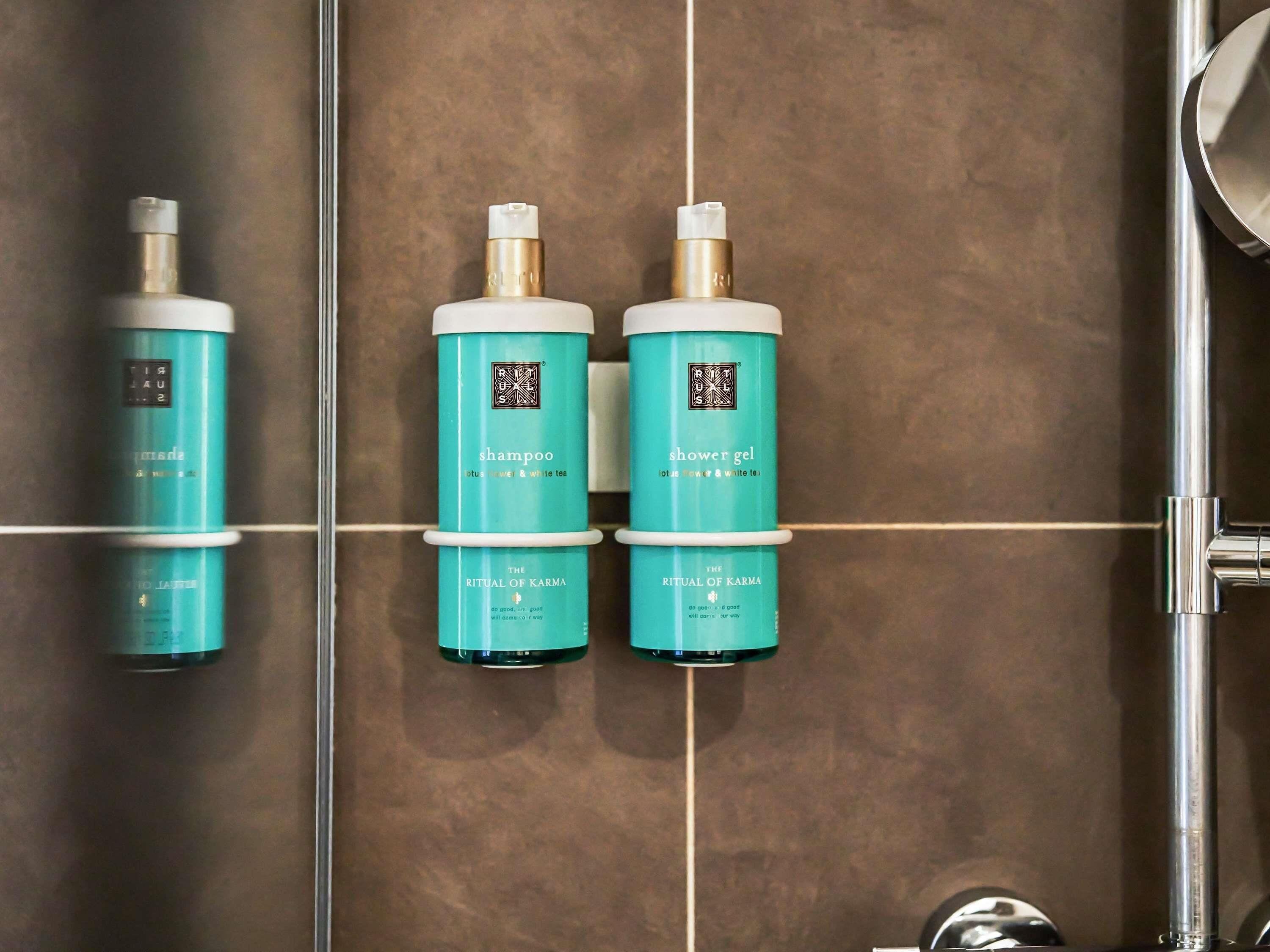 premium bedding, in-room safe, desk, laptop workspace