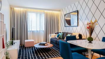 Premium bedding, in-room safe, desk, laptop workspace