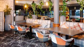 Sert le déjeuner, le dßner et le brunch