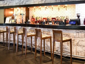 Serves lunch, dinner, and brunch - Novotel Milton Keynes (Milton Keynes)