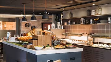 Daily buffet breakfast (GBP 16.50 per person)