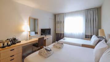 Executive-værelse - 1 dobbeltseng med sovesofa | Pengeskab på værelset, skrivebord, arbejdsområde til bærbare computere