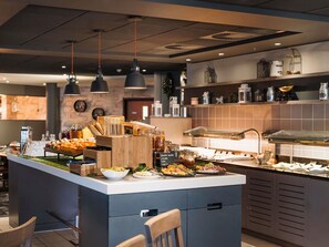 Colazione a buffet, servita tutte le mattine (16.50 GBP a persona) 