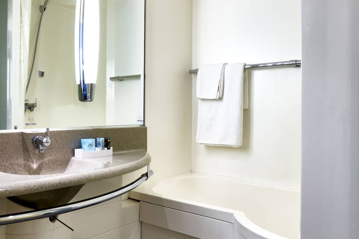 combined shower/bathtub, eco-friendly toiletries, hair dryer, towels