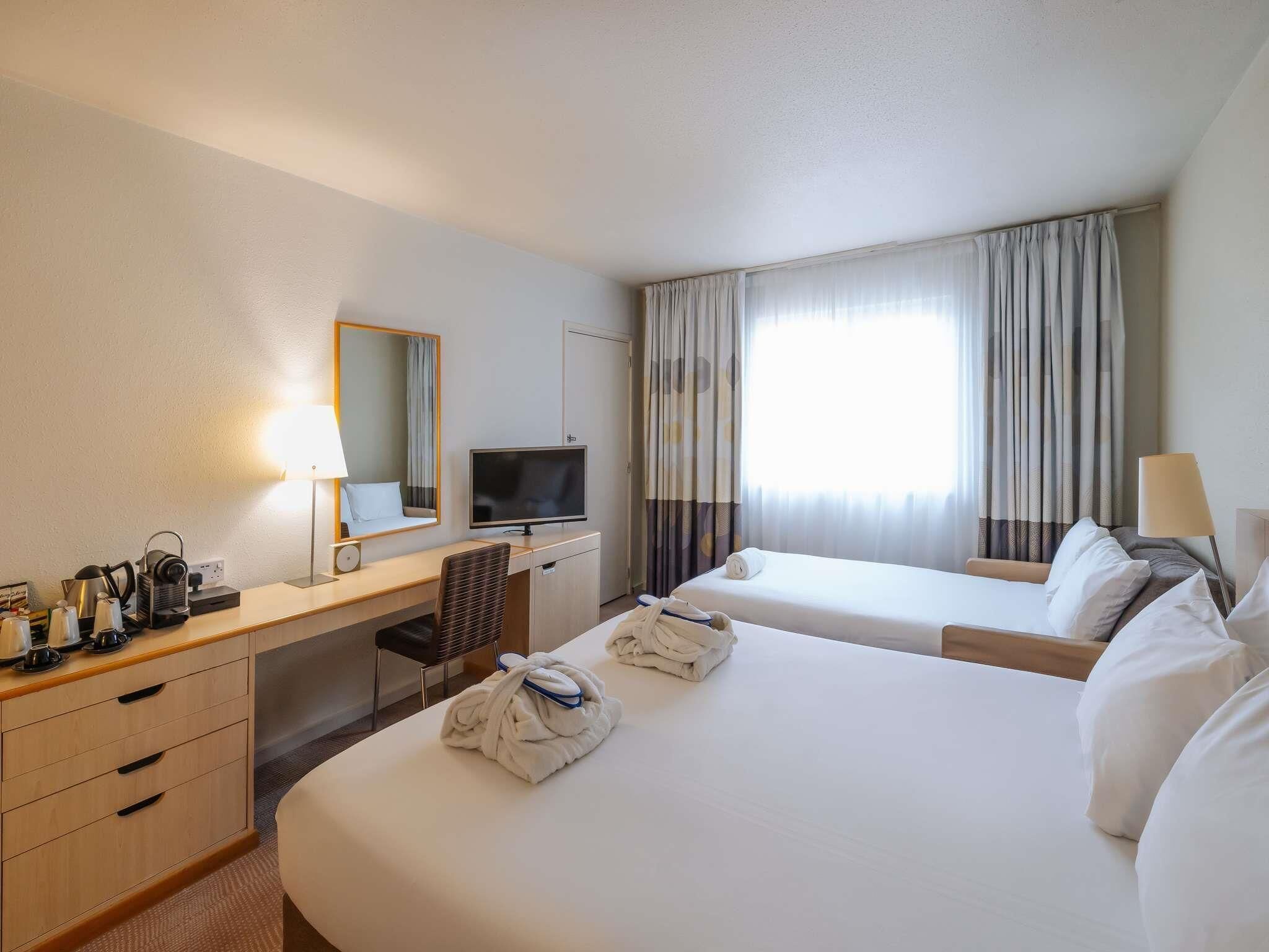 In-room safe, desk, laptop workspace, soundproofing