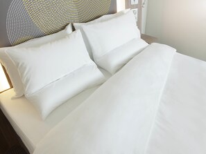 Allergitestet sengetøy, memory foam-senger, safe på rommet og skrivebord