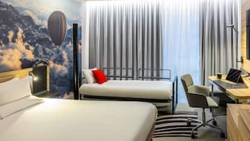 Standard Room, 1 Queen Bed with Sofa bed | Hypo-allergenic bedding, memory-foam beds, in-room safe, desk