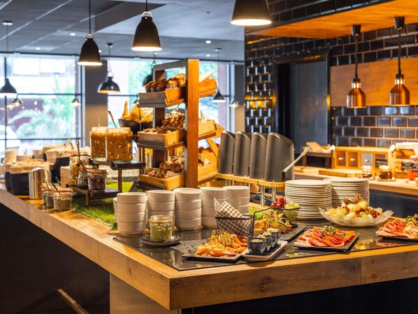 Daily English breakfast (GBP 12 per person) - Novotel Leeds Centre (Leeds)
