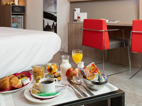 Executive-huone, 1 parisänky | Minibaari, tallelokero huoneessa, työpöytä, pimennysverhot