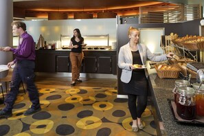 Buffet déjeuner (24 EUR par personne)